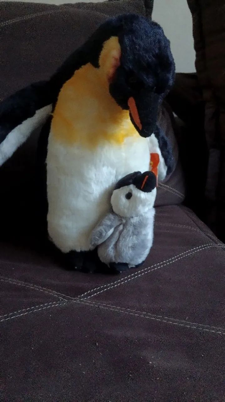 Pinguim de Pelúcia com filhote 
