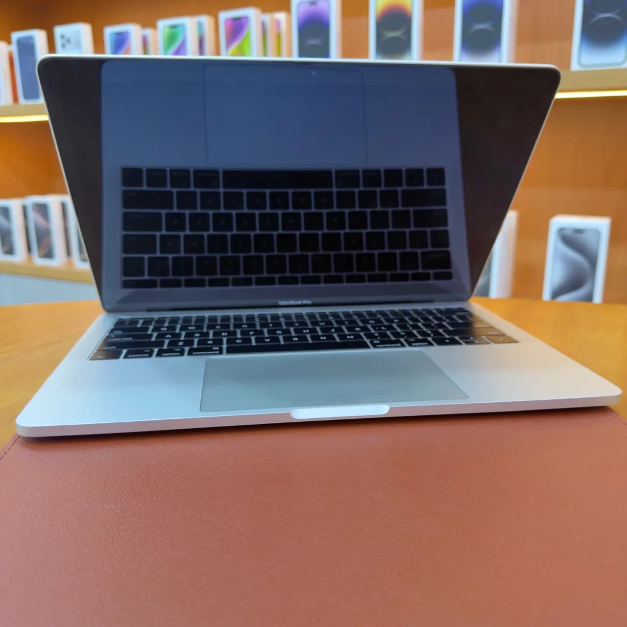 MACBOOK PRO i5 PRATEADO 13 POL. 8GB | 256GB - Foto 4
