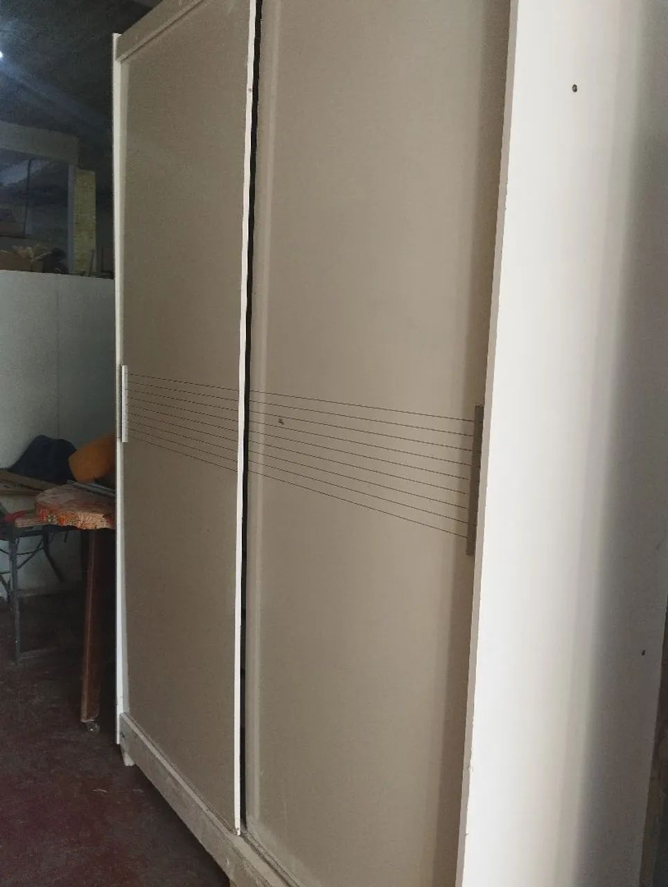 Guarda roupa porta de correr