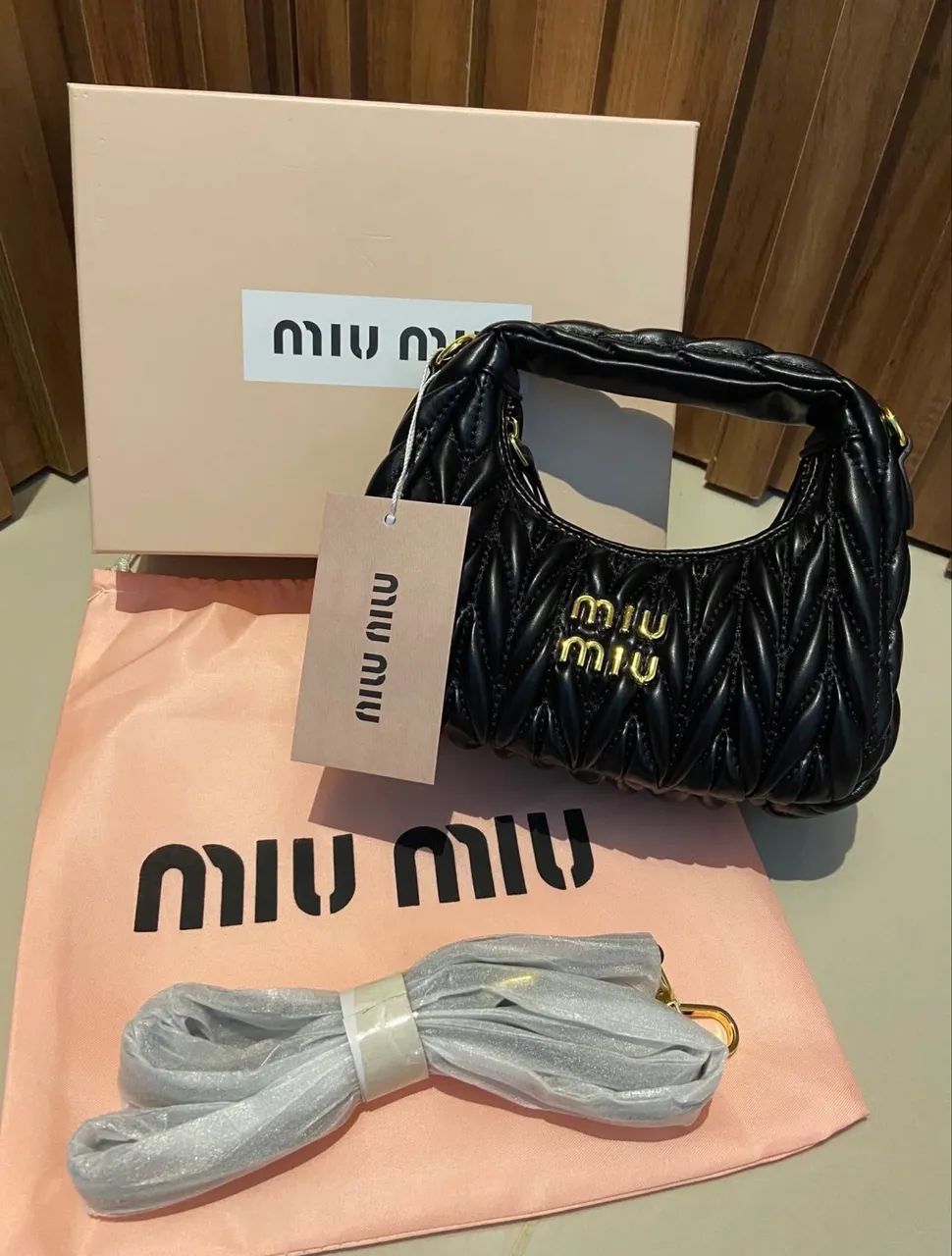 Bolsa MIUMIU - acompanha caixa e dust Bag e alça maior - Roupas