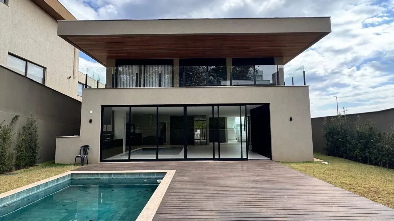 Casa 4 suítes - dois pavimentos e 349,12 m² de área construída em Alphaville - Foto 2