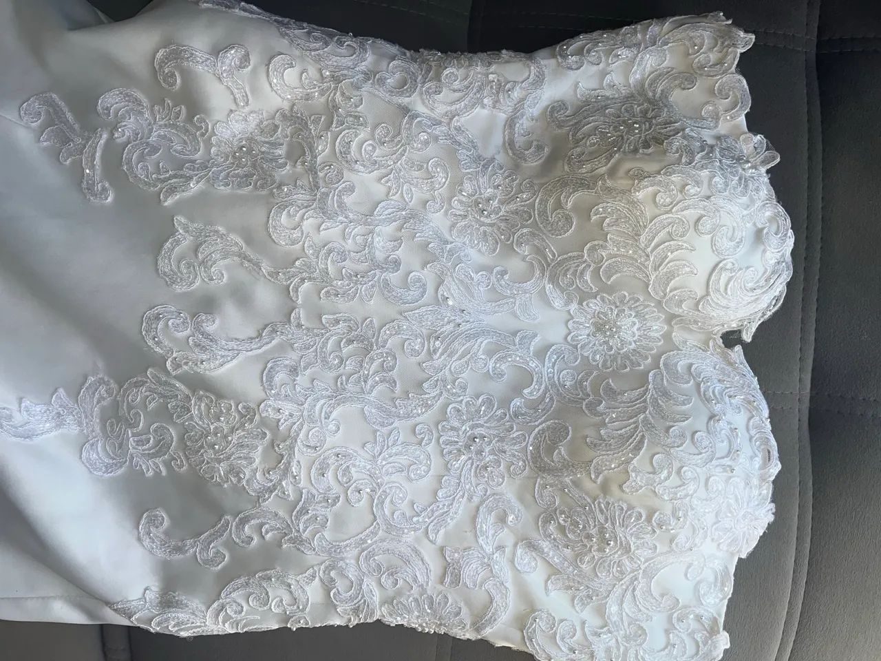 VESTIDO DE NOIVA LUXO BORDADO COM CAUDA - Foto 3