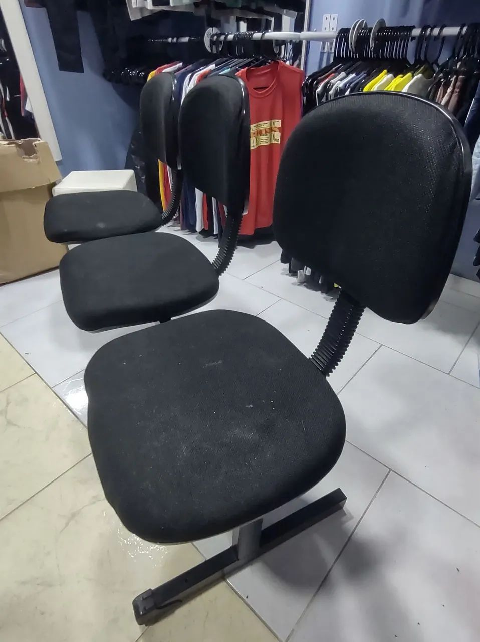 " CADEIRA 3 LUGARES RECEPÇÃO " - Foto 2