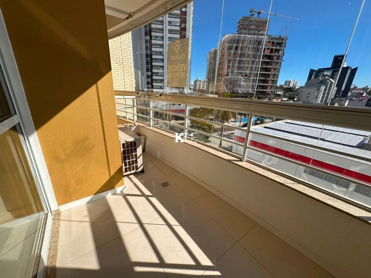 Excelente apartamento mobiliado com 4 dormitórios, sendo 2 suítes, em localização privileg - Foto 3