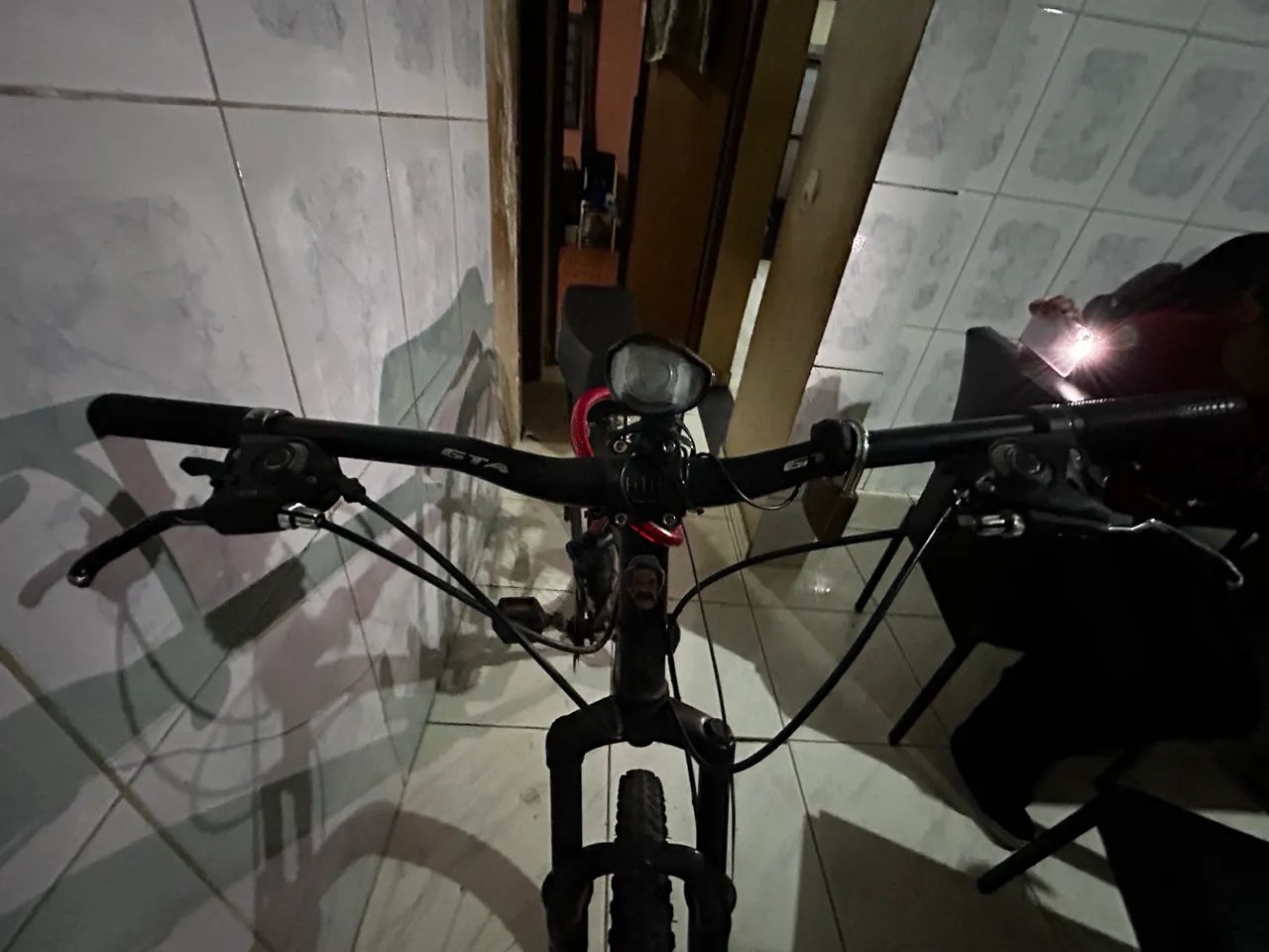 Bicicleta aro 29, 21 marchas e freios a disco - completa - Foto 3