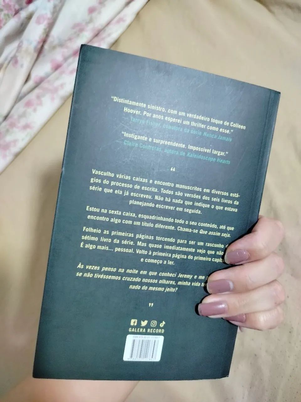 Livro Verity Coleen hover - Foto 2