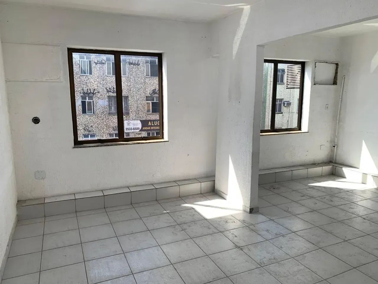 Salas em prédio comercial para aluguel com 20 m2 (cada) em Centro - Duque de Caxias - RJ