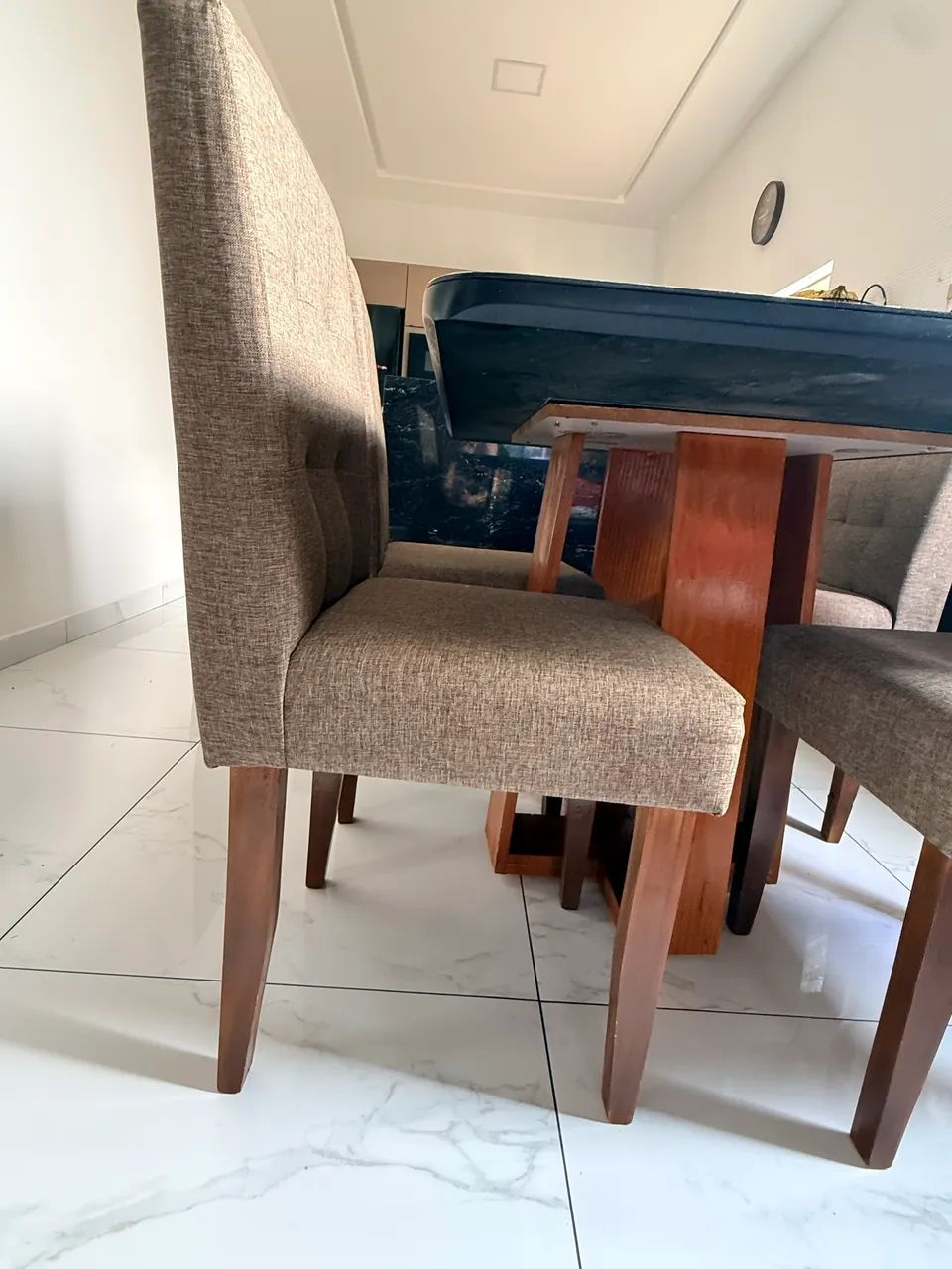 Vendo mesa e 4 cadeiras  - Foto 3