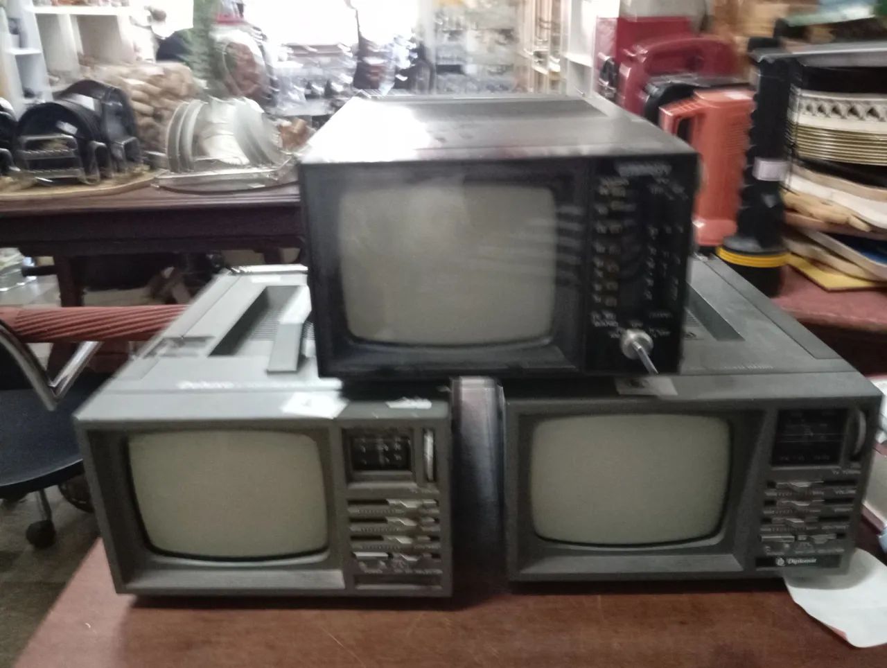 Tv. Portátil 12 polegadas.preto e branco década de 70/80 não funciona 90 reais a unidade - Foto 4
