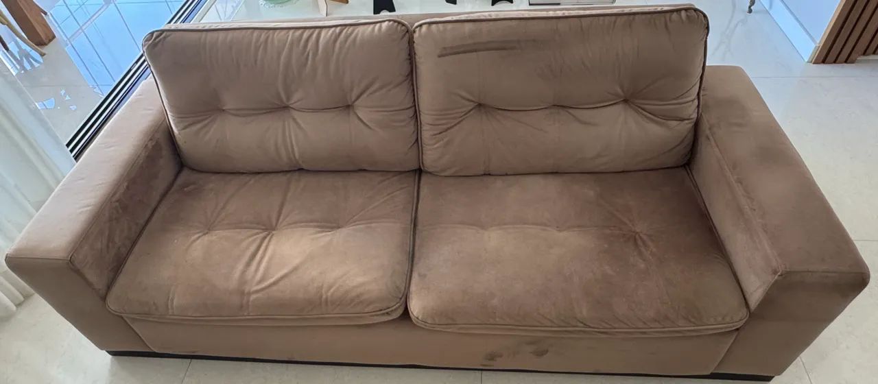 Sofá suede cinza - 2,23m - 3 lugares confortáveis  - Foto 2