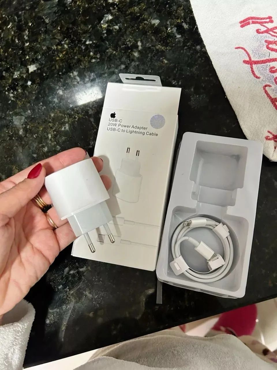 Carregador de iPhone lacrado 