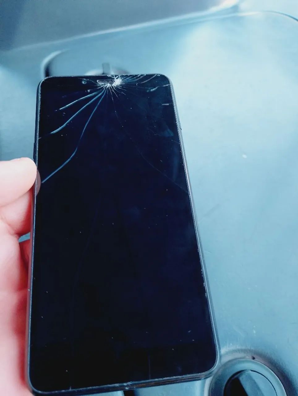 Celular LG, 16 giga, Obs; tela trincada 