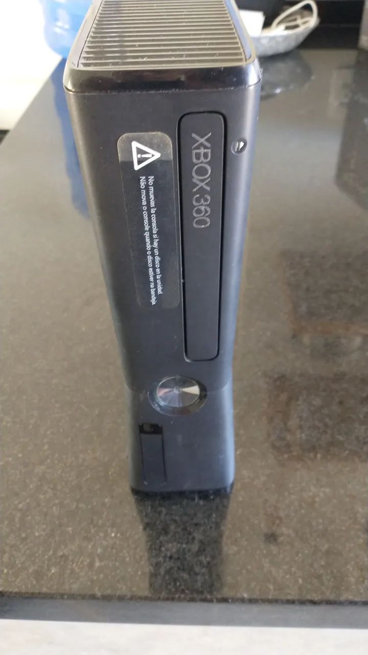 Xbox 360 (com defeito e sem o controle)