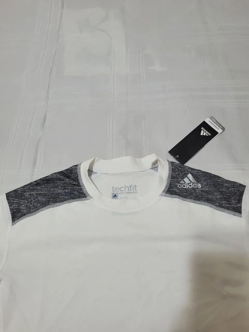 Camisa de Compressão Adidas Base Techfit Branca - Foto 4