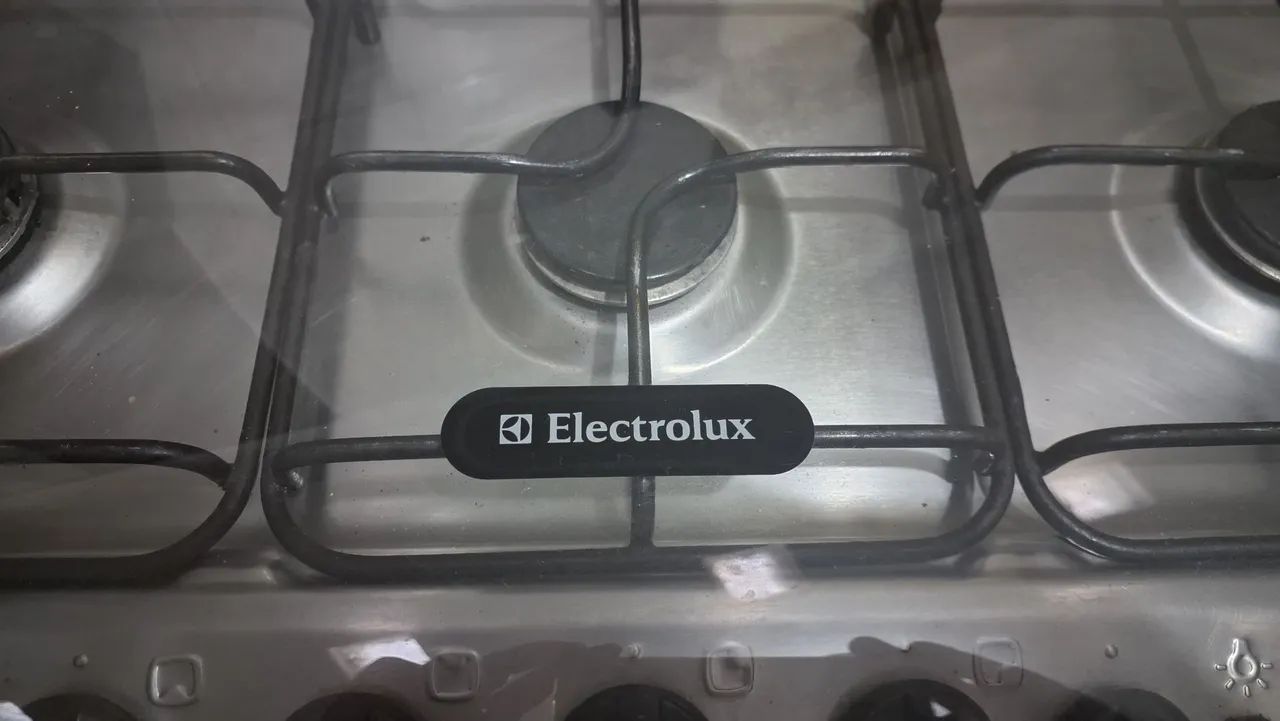 Fogão Eletrolux 6 bocas e duplo forno com grill - bem conservado - Funciona tudo. - Foto 2