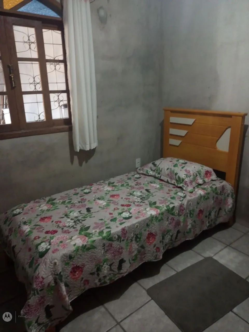 Vende-se cama de solteiro mais colchão 