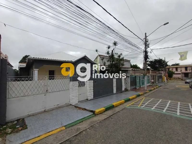 Casa de rua - / Residencial / Bento Ribeiro