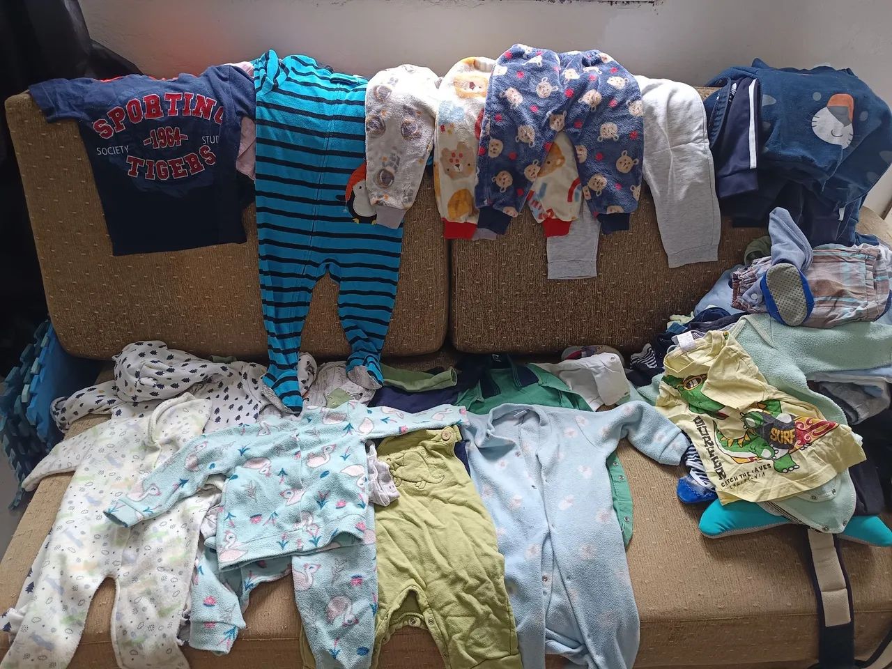 Combo de roupas de bebe