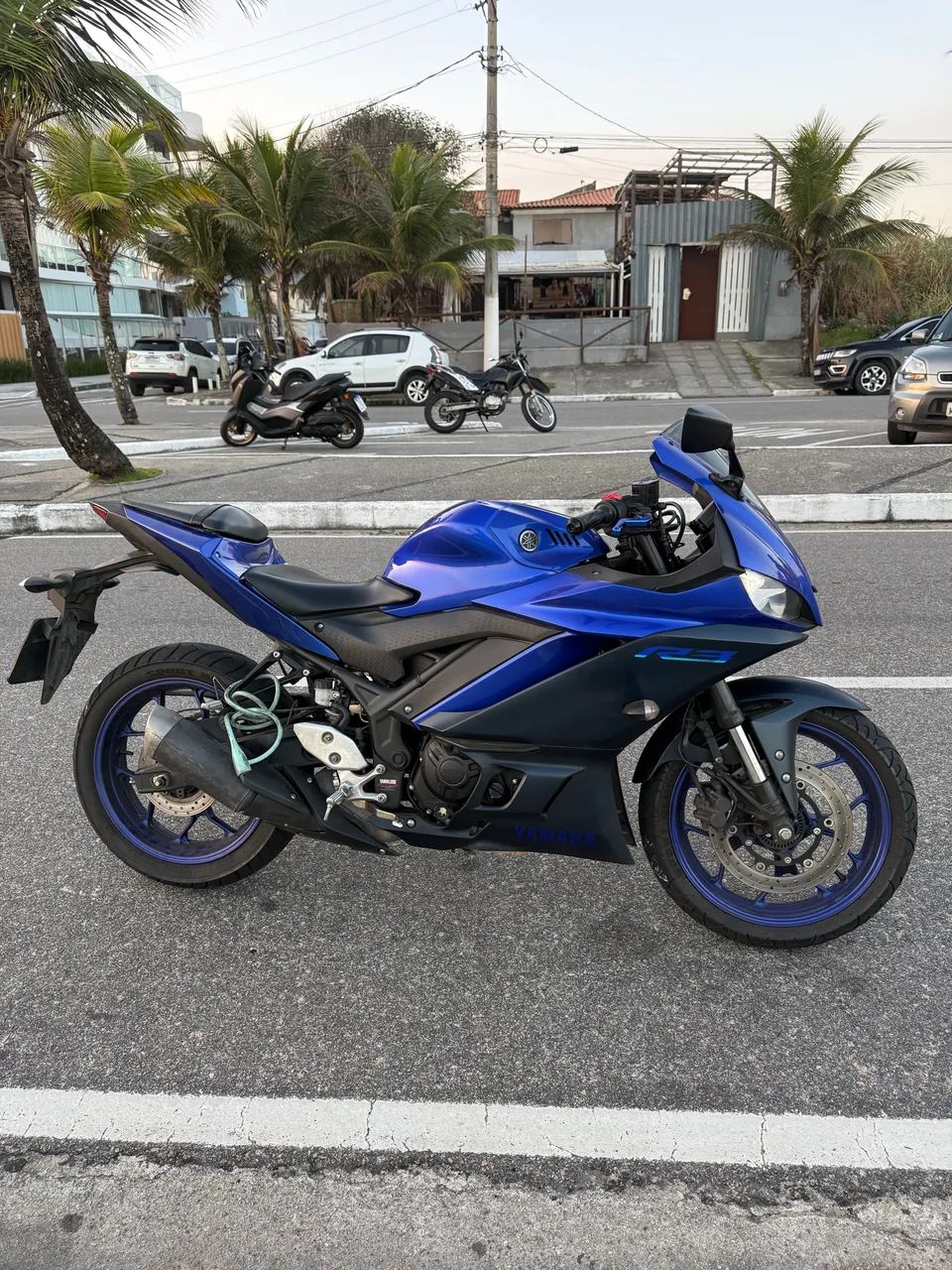 R3 2023 em ótimo estado 