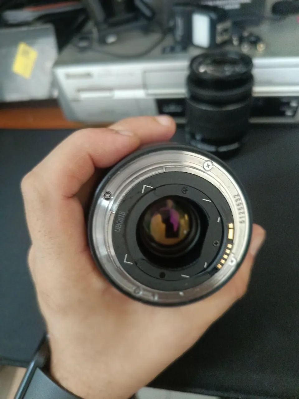 Lente 17-40 L Aceito trocas , detalhe pequeno risco - Foto 5