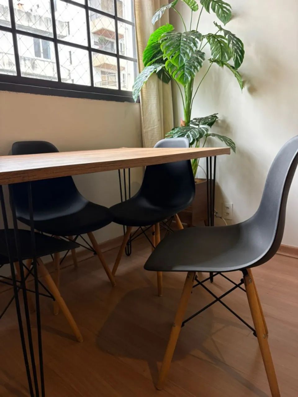 Mesa de Jantar MDF com 4 Cadeiras Pretas - Foto 4