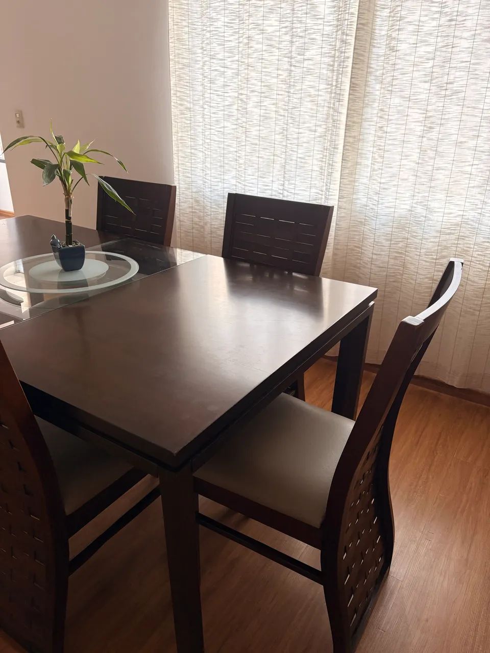 Mesa de jantar madeira trabalhada - Foto 2