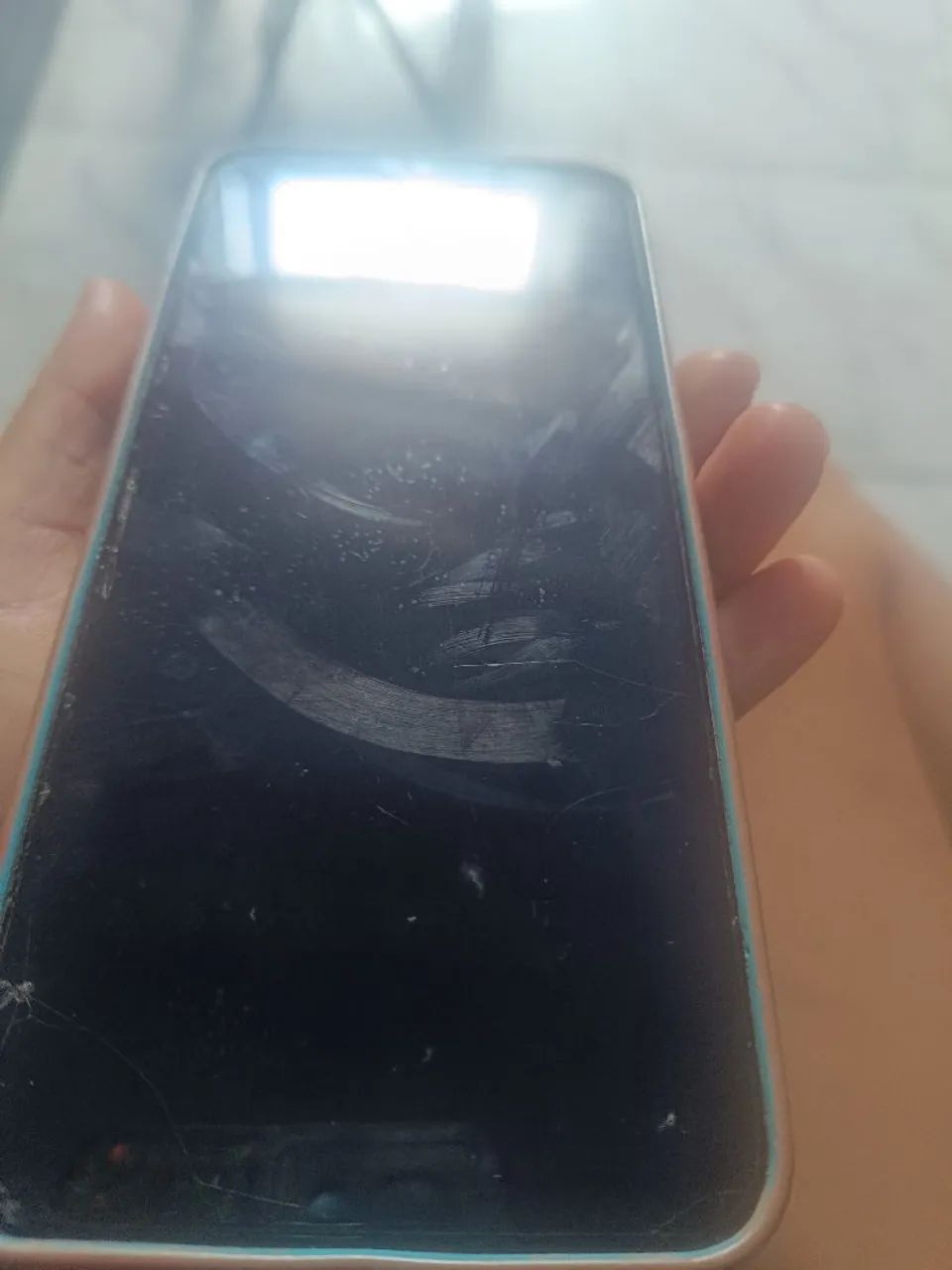 Celular moto e7 com uns detalhes na película  - Foto 2