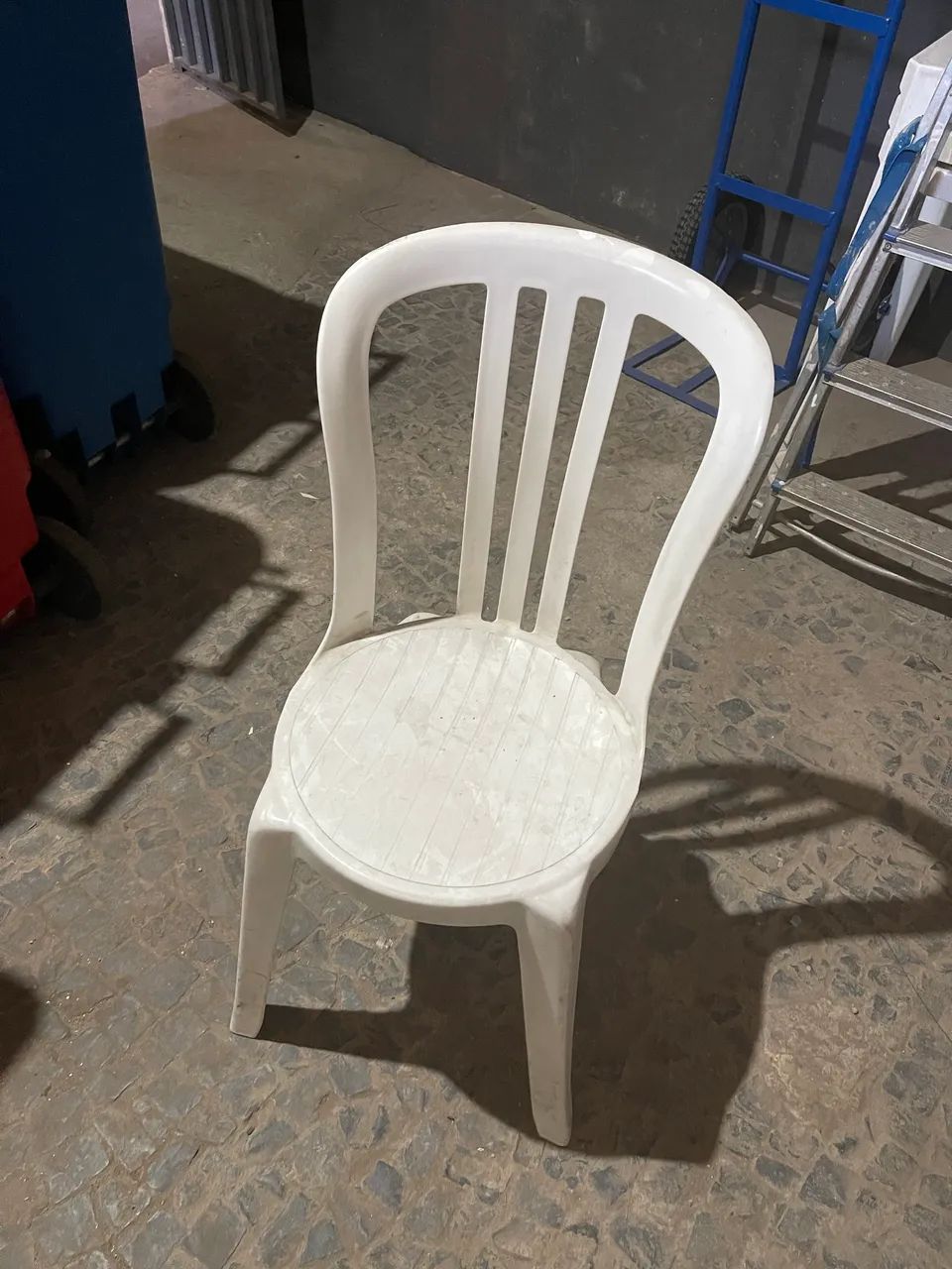 Conjunto Mesa e Cadeiras Plásticas - Foto 2
