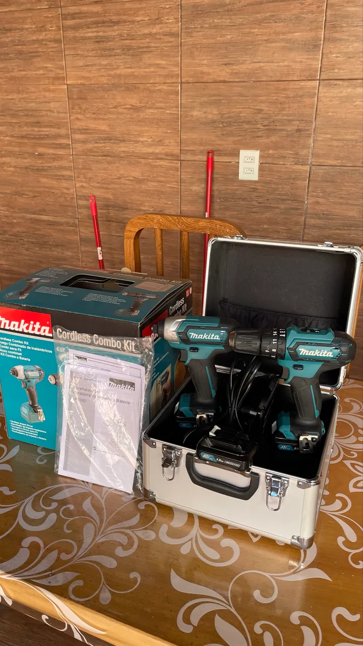 CHAVE DE IMPACTO A BATERIA 21V COM KIT MANDRIL BIVOLT THE BLACK