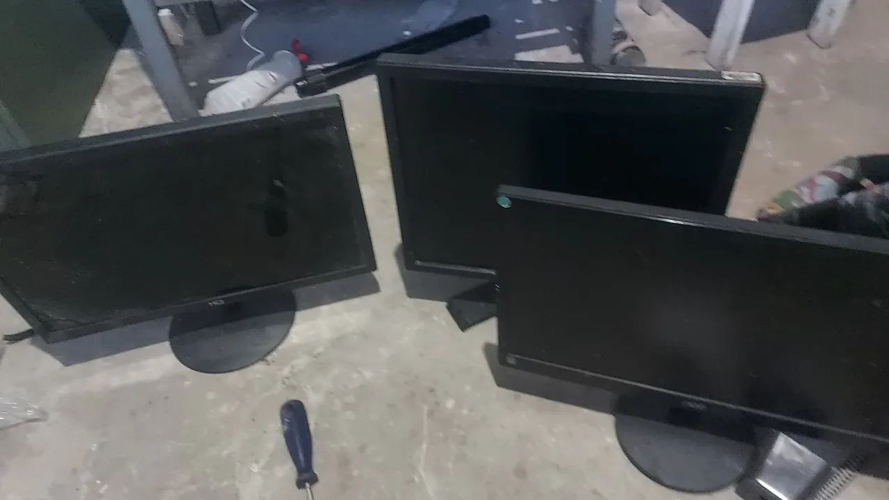 Vendo monitor precisando de reparo e um faro do gol 4 .lado direito 