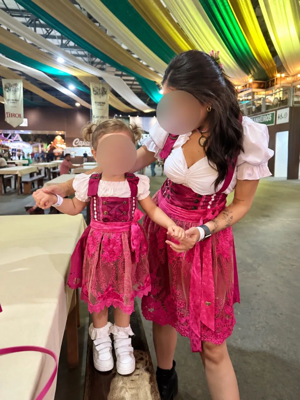 Traje Oktoberfest mãe e filha