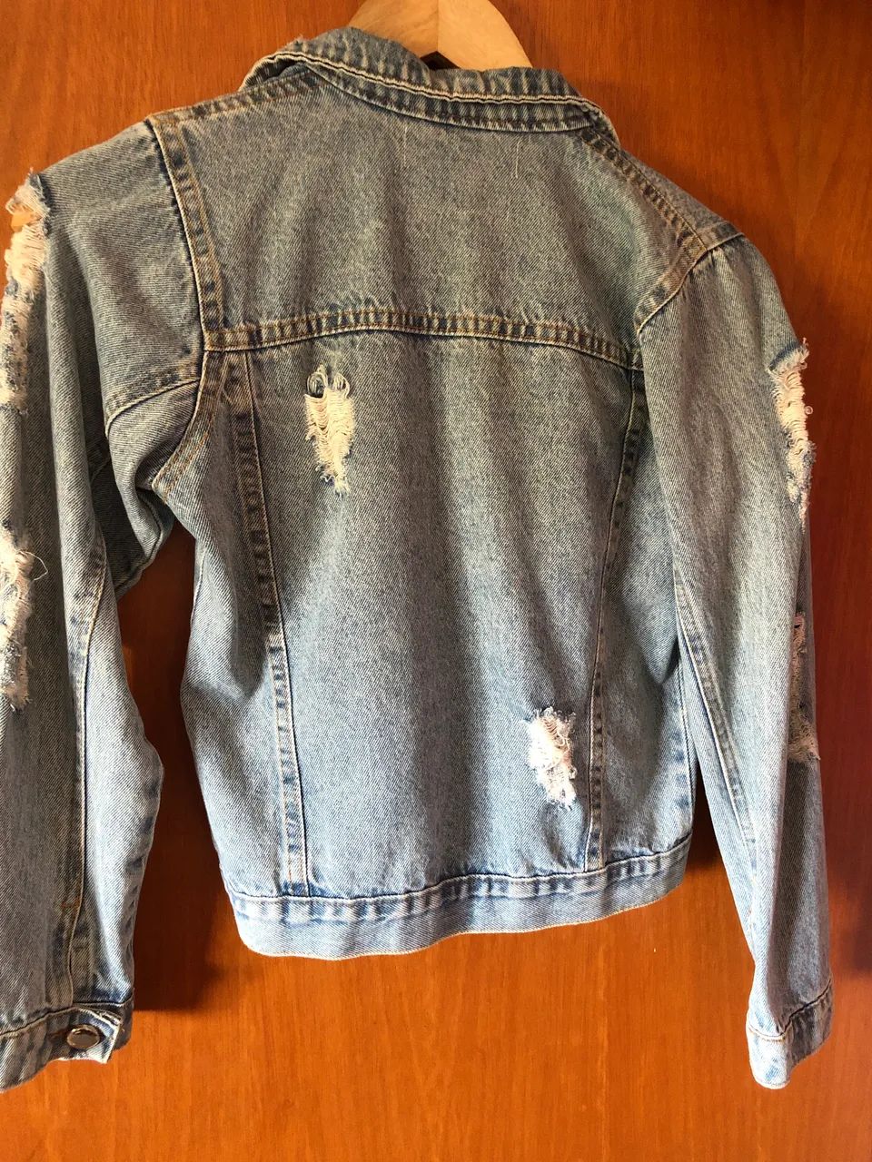 Jaqueta jeans destroyed 