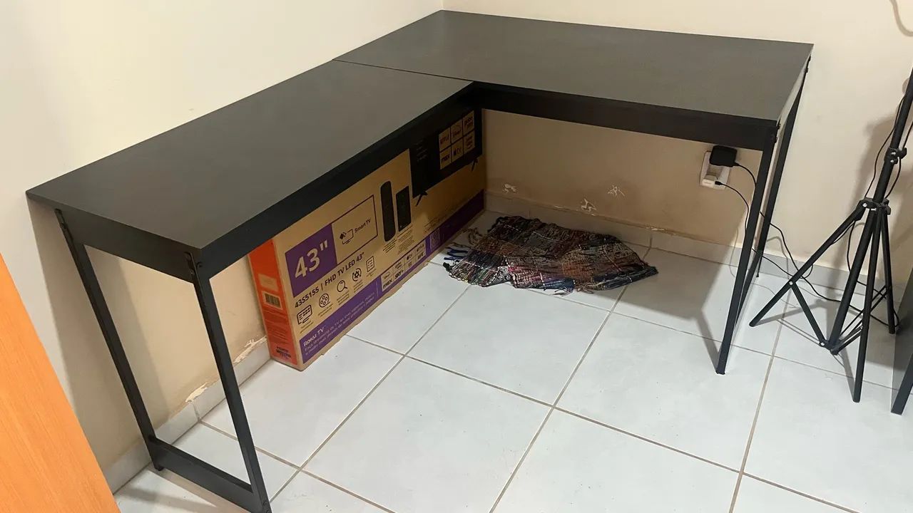 Escrivaninha em L preta  - Foto 2