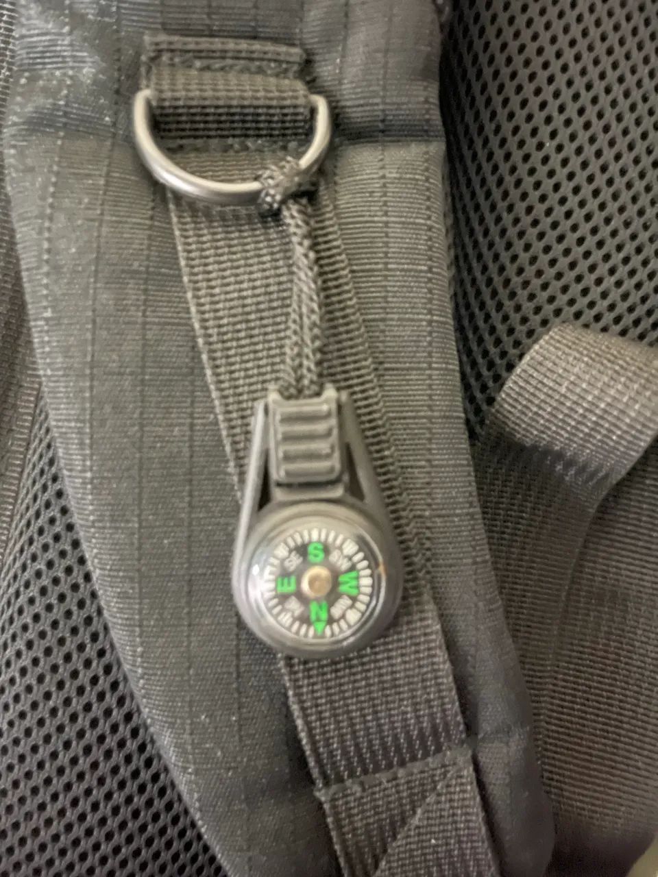 Mochila Armadillo com bússola  - Foto 3