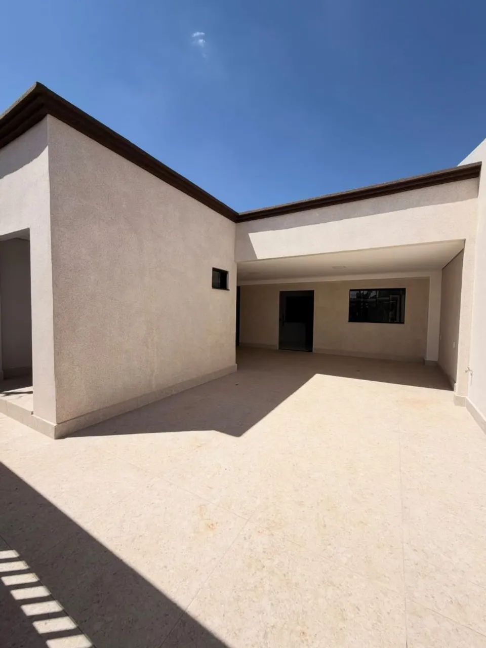 CASA MODERNA À VENDA - SAMANBAIA DF
