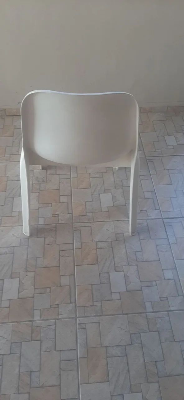 Cadeira plástica confortável  - Foto 3