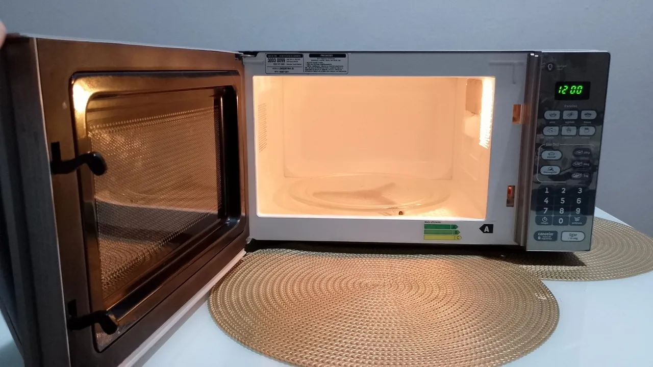 Microondas novíssimo 20 Litros  - Foto 3