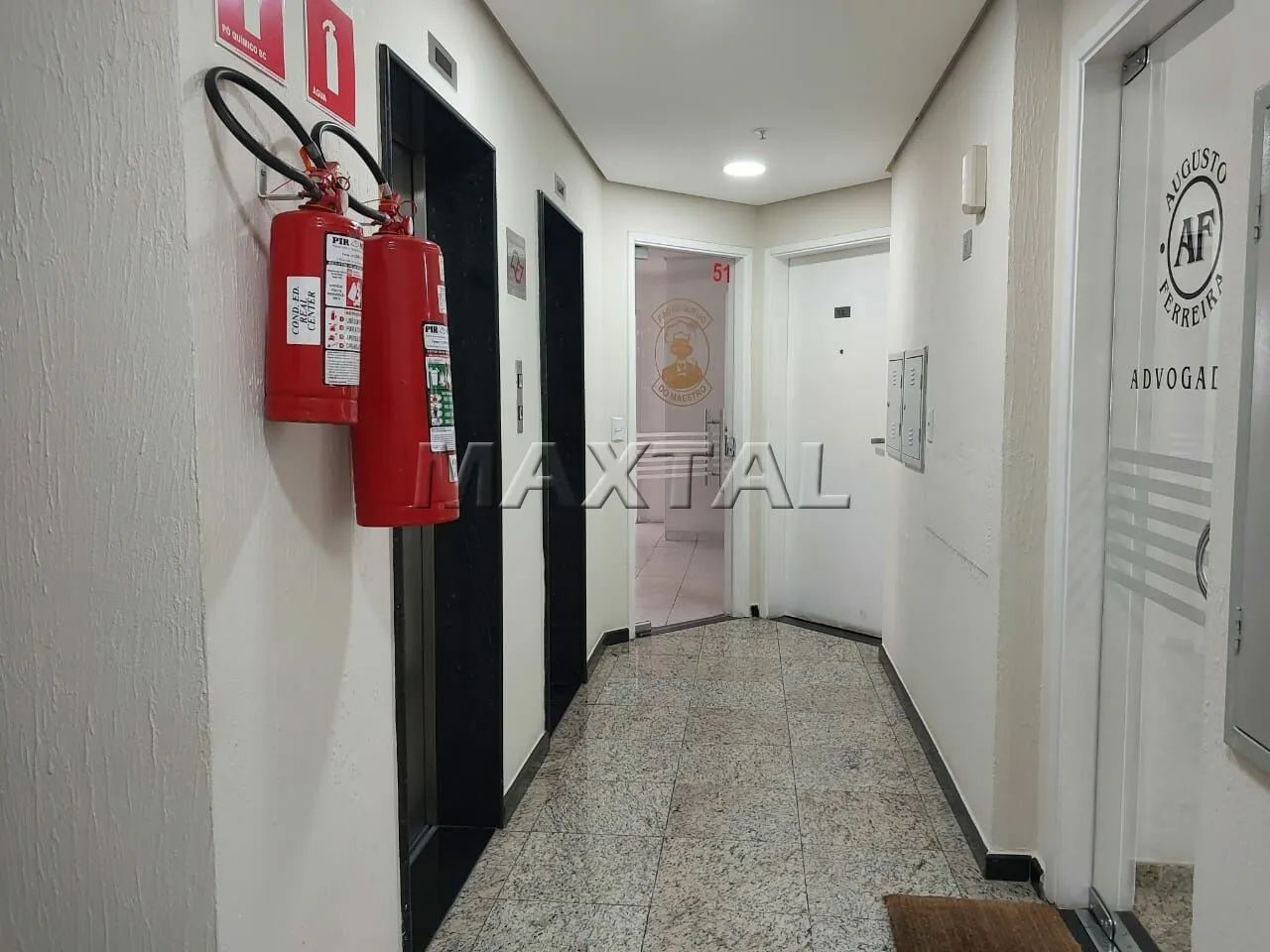 Sala Comercial à Venda de 39m² 2 Banheiros, Copa e 1 Vaga Prédio com Gerador e Sala de Con - Foto 2