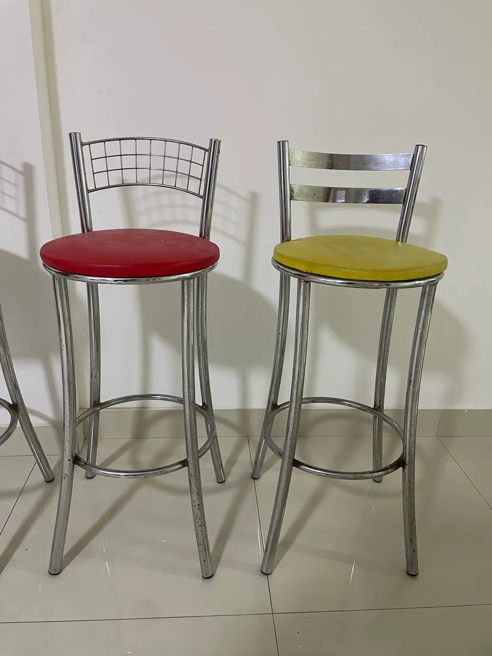 Banqueta Alta com Encosto - R$ 40 cada - Foto 4