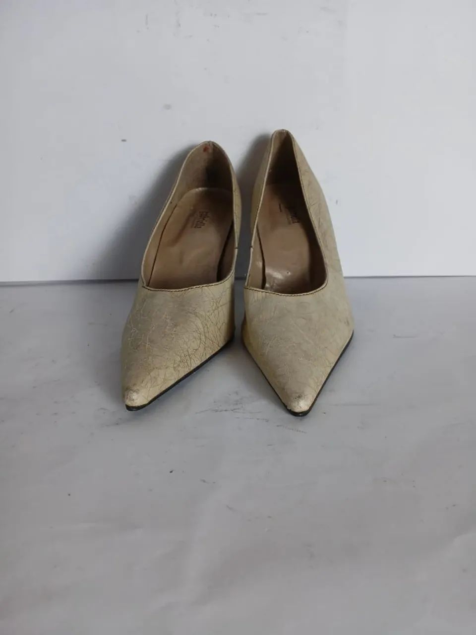 Scarpin gabriella dourado 