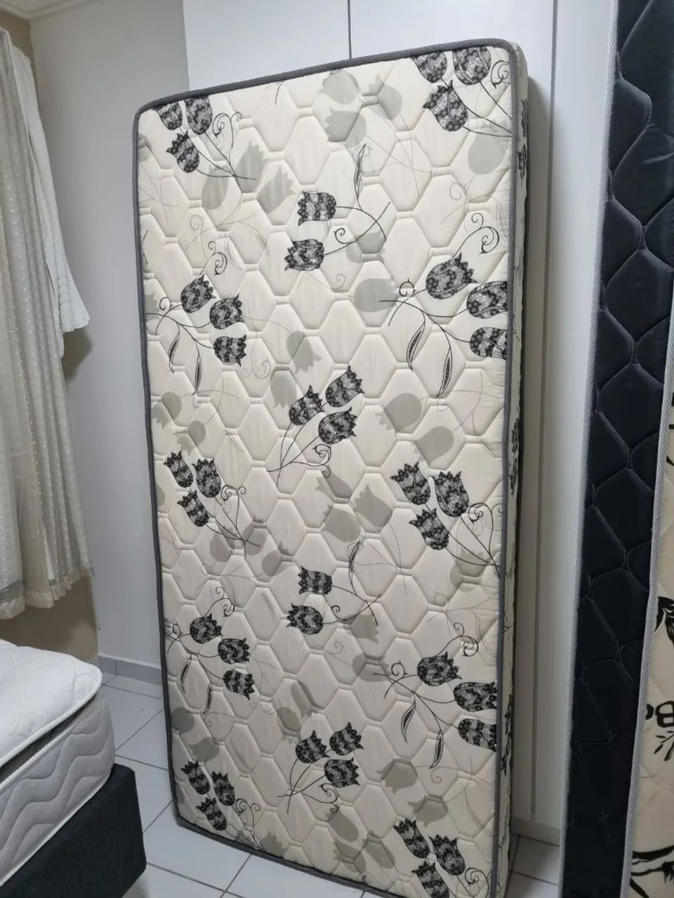 Colchão SOLTEIRÃO DIAMOND Super Conservado