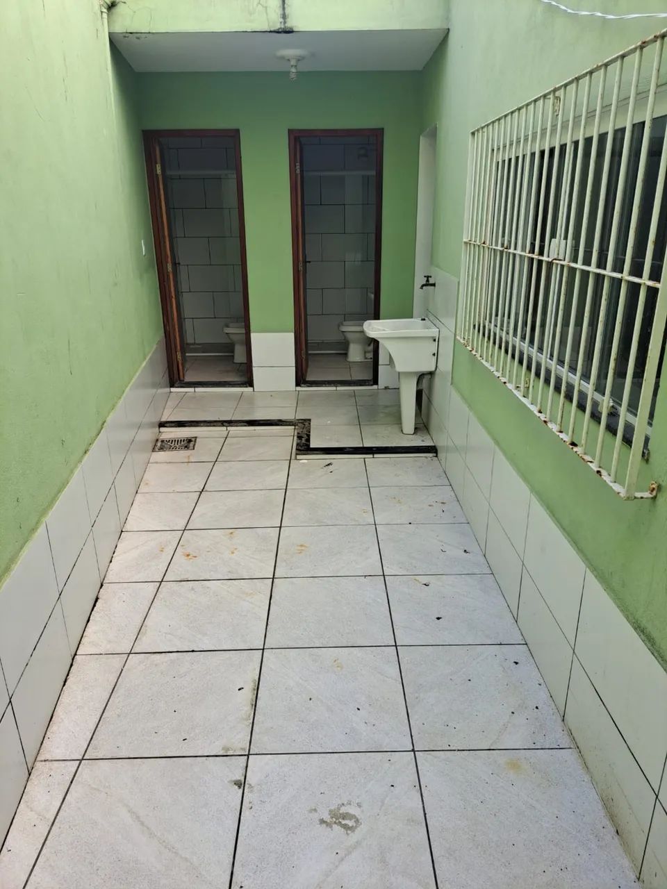 Alugo loja ampla com sobre loja ! 
