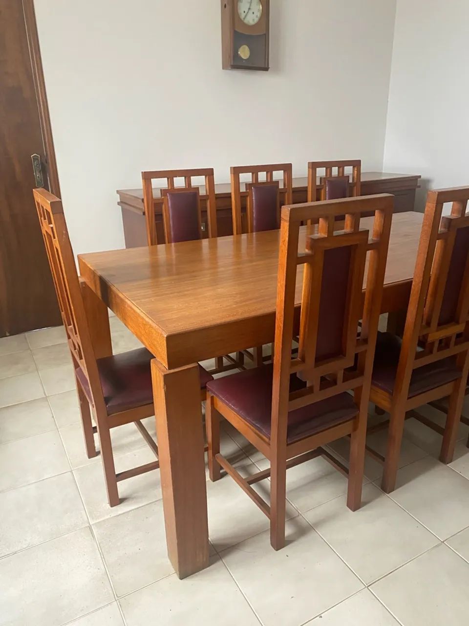 Conjunto mesa , 8 cadeiras e buffet madeira nobre
