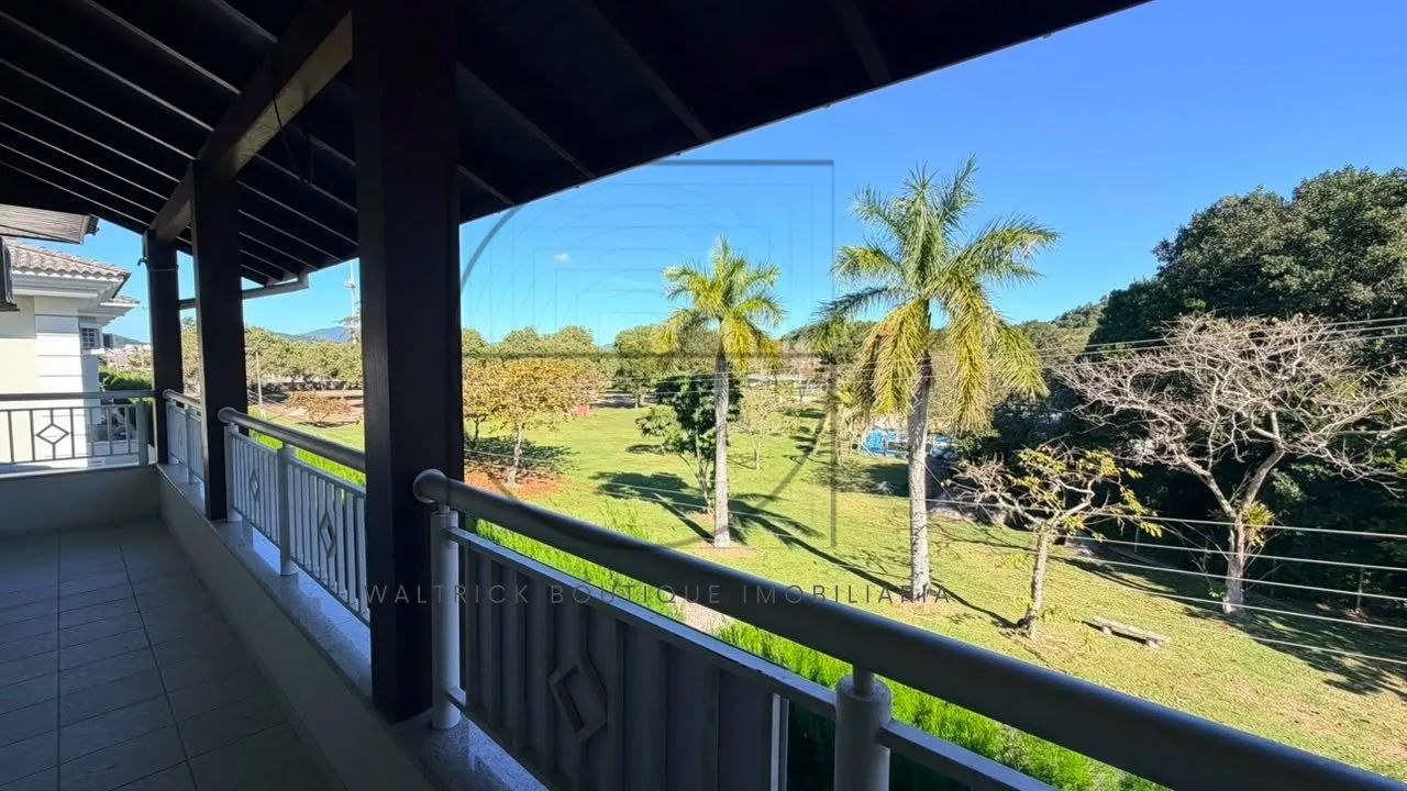 Apartamento 3 dormitórios próximo da praia de Jurerê Internacional