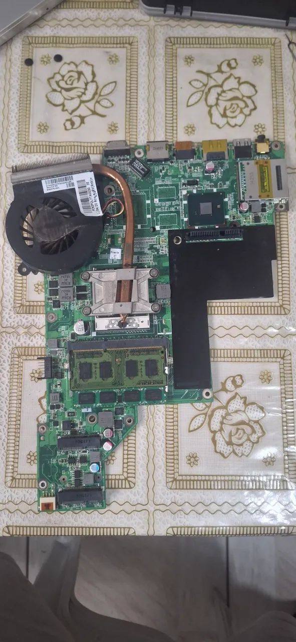 Placa mãe  completa notebook  LG c400 - Foto 5