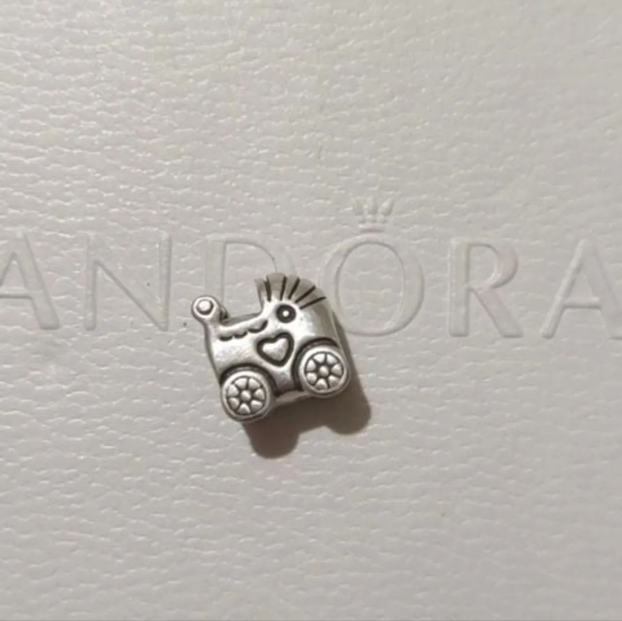 Charm carrinho de bebê - Pandora - Foto 3