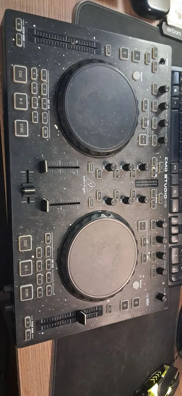 Controladora dj behringer studio 4a (com defeito)