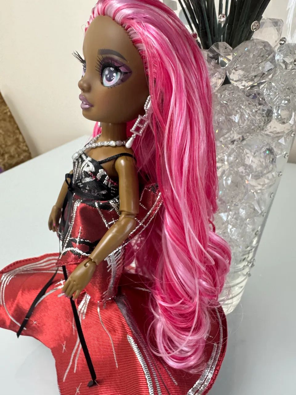 Boneca Rainbow High Daria com look da Dawson  - Foto 5