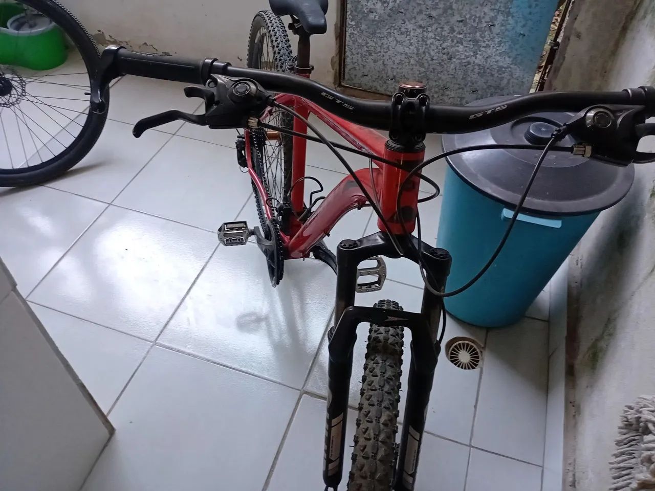 Bicicleta aro 29 Monaco vermelha com marcha  - Foto 2