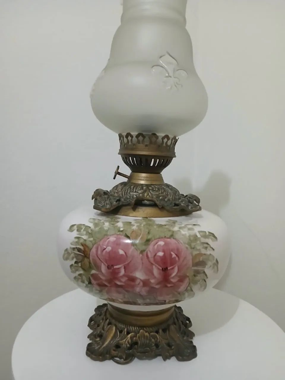 Abajur pata choca de porcelana e bronze 
